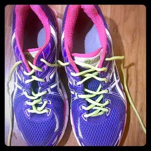 Women’s ASICS Gel Cumulus running shoes.